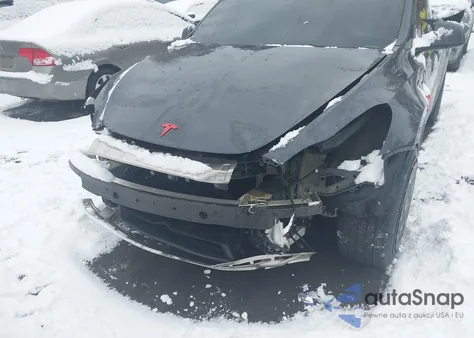 2024 Tesla Model Y Long Range Single Motor Rear-Wheel Drive/Rwd z USA, uszkodzony, nr VIN 7SAYGDED0RF110081